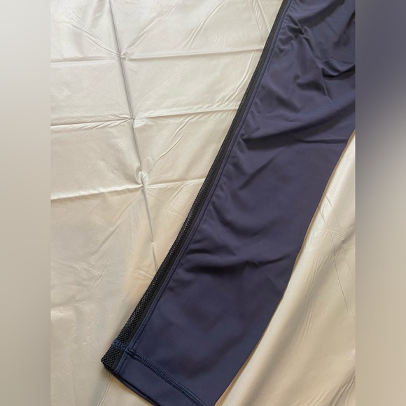 *New Conditon*  Lululemon High Times Leggings with mesh panel - Picture 6 of 8